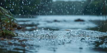 一首天空下着小雨究竟是哪首歌？