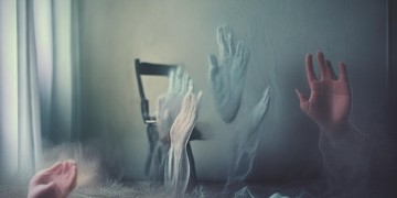 我怕我两手空空究竟是哪首歌？