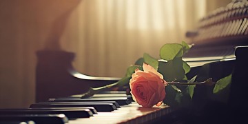 等待爱让我生气究竟是哪首歌？